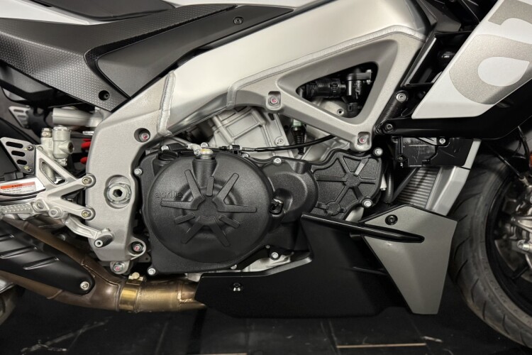 APRILIA TUONO 1100 V4