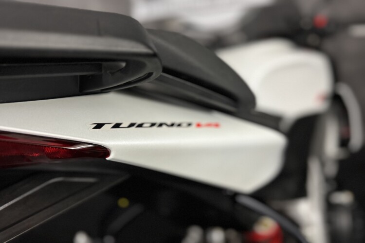 APRILIA TUONO 1100 V4