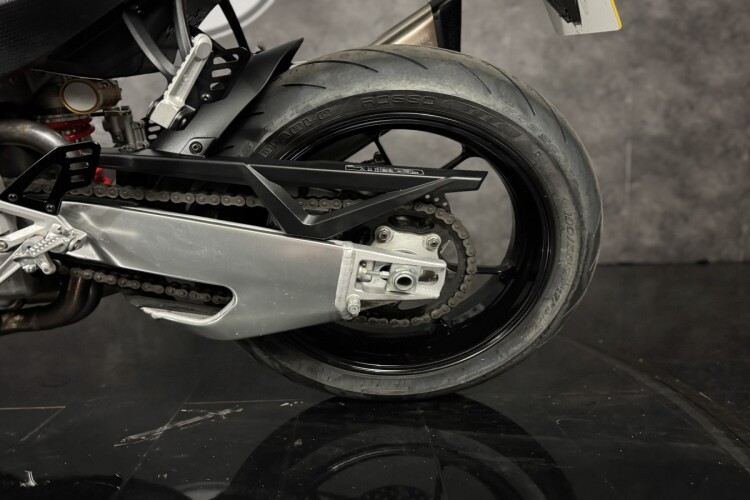 APRILIA TUONO 1100 V4