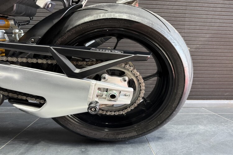 APRILIA TUONO 1100 V4