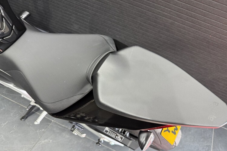 APRILIA TUONO 1100 V4