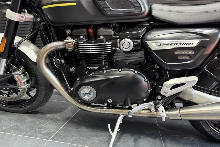 TRIUMPH SPEED TWIN 1200