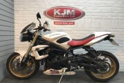 TRIUMPH STREET TRIPLE 675