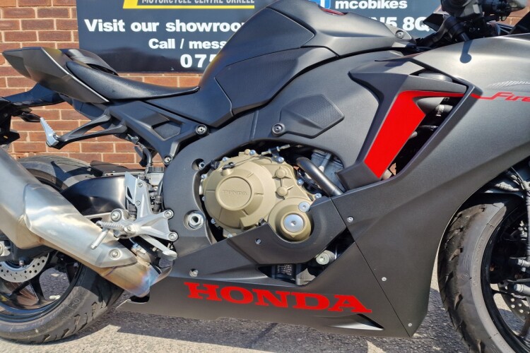 HONDA CBR1000RR FIREBLADE