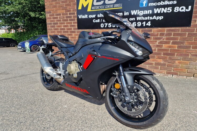 HONDA CBR1000RR FIREBLADE