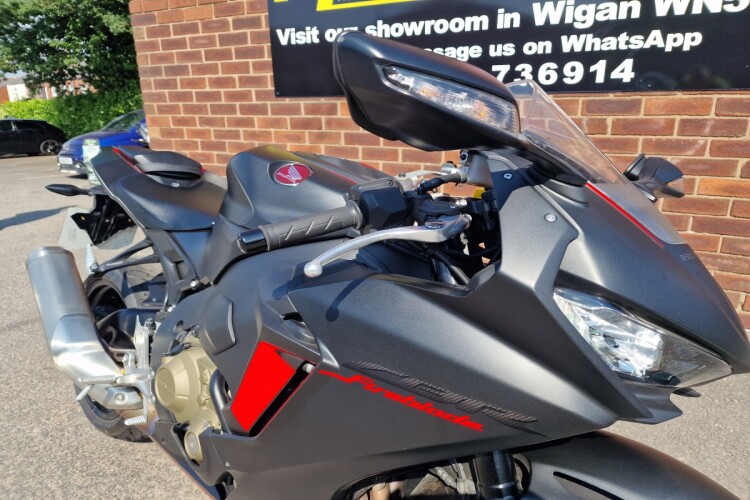 HONDA CBR1000RR FIREBLADE