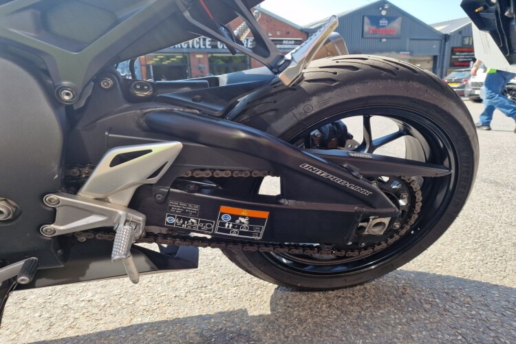 HONDA CBR1000RR FIREBLADE