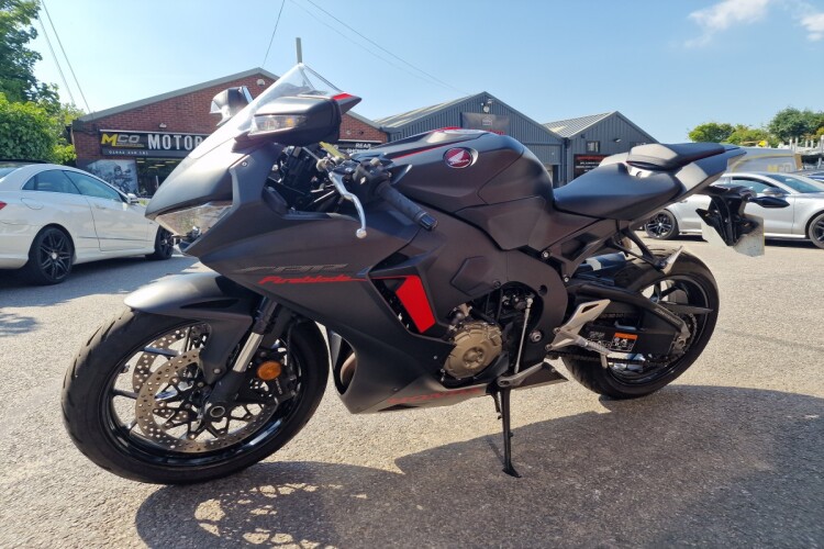 HONDA CBR1000RR FIREBLADE