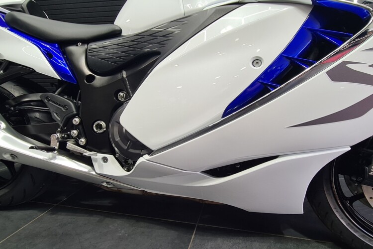 SUZUKI GSX1300R HAYABUSA