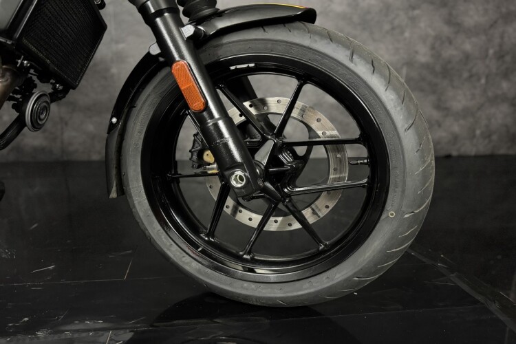 ROYAL ENFIELD GUERRILLA 450