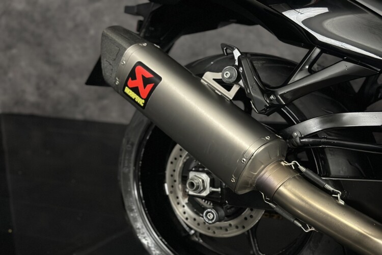 SUZUKI GSX1300R HAYABUSA