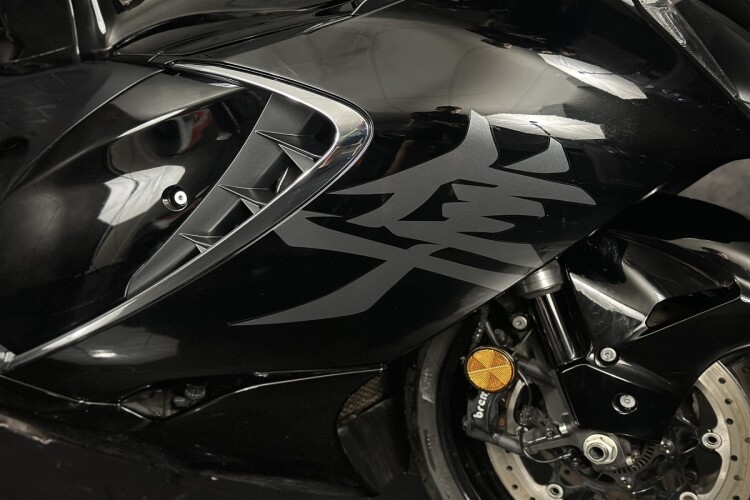 SUZUKI GSX1300R HAYABUSA