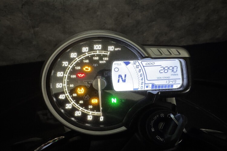 TRIUMPH SCRAMBLER 400 X