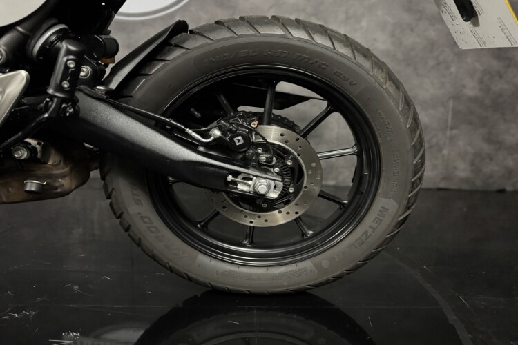 TRIUMPH SCRAMBLER 400 X