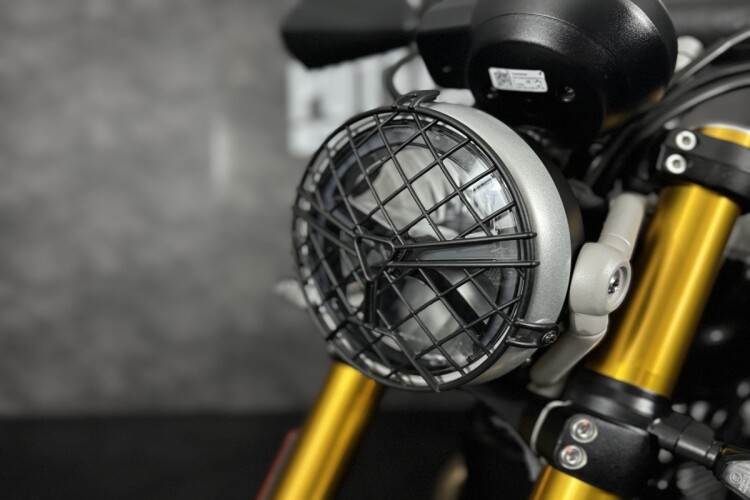 TRIUMPH SCRAMBLER 400 X