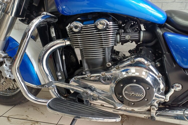 TRIUMPH THUNDERBIRD 1700