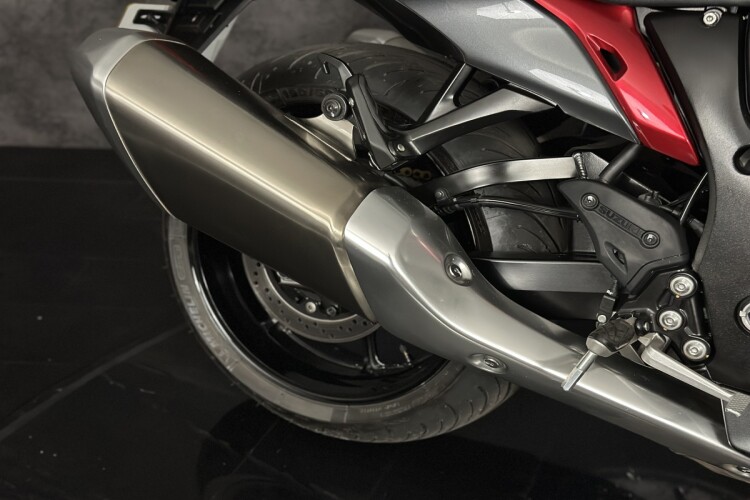 SUZUKI GSX1300R HAYABUSA