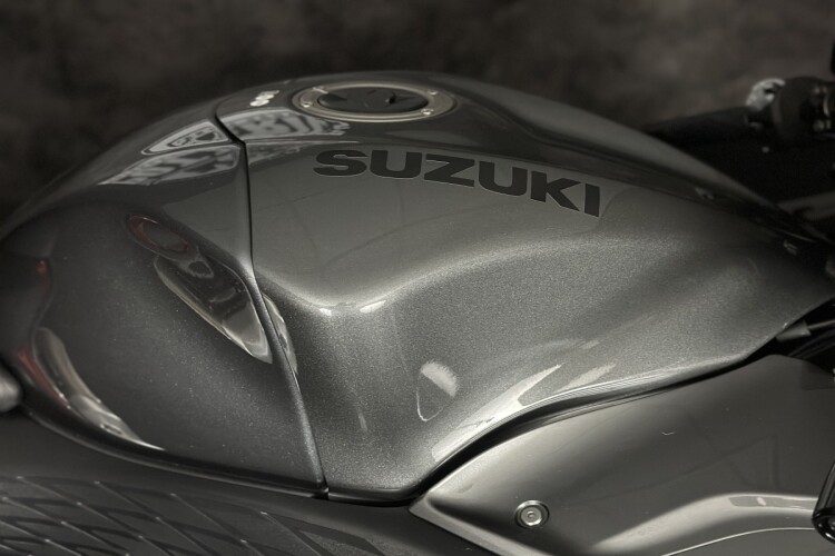SUZUKI GSX1300R HAYABUSA