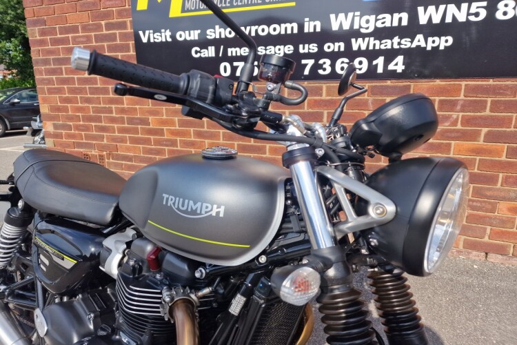 TRIUMPH SPEED TWIN 900