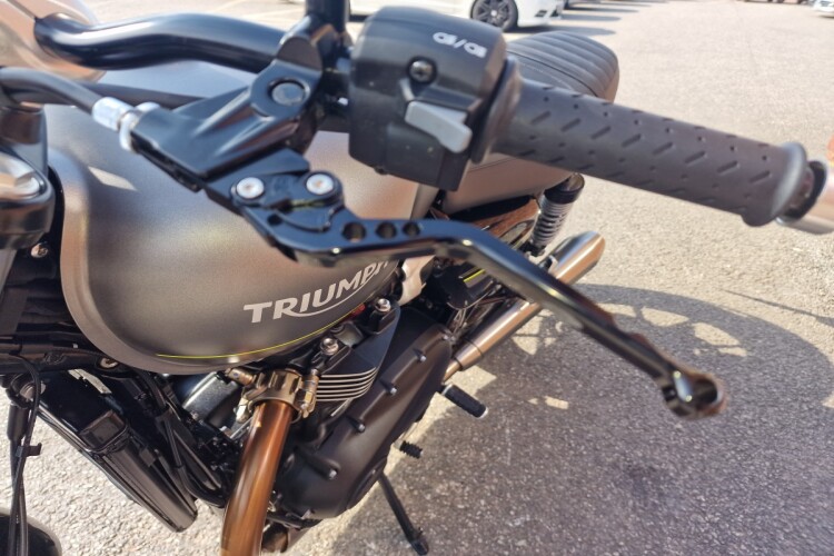 TRIUMPH SPEED TWIN 900