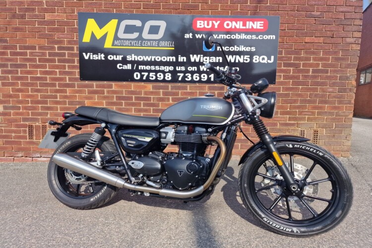 TRIUMPH SPEED TWIN 900