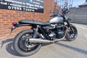 TRIUMPH SPEED TWIN 900