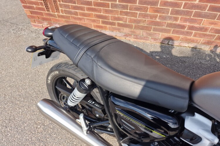 TRIUMPH SPEED TWIN 900