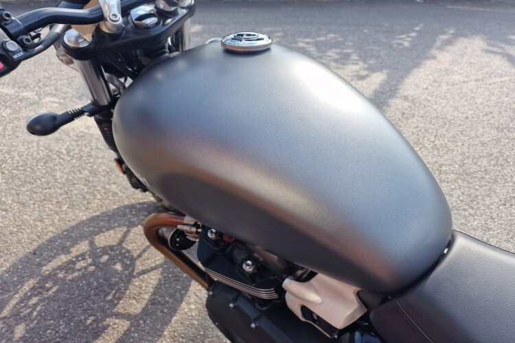 TRIUMPH SPEED TWIN 900