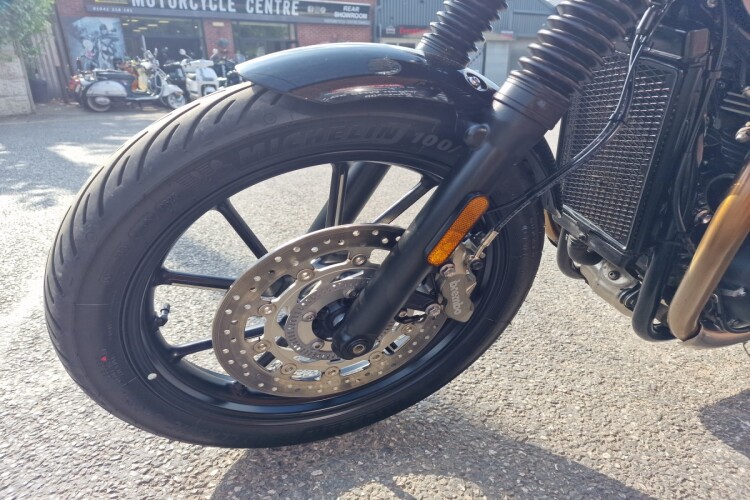 TRIUMPH SPEED TWIN 900