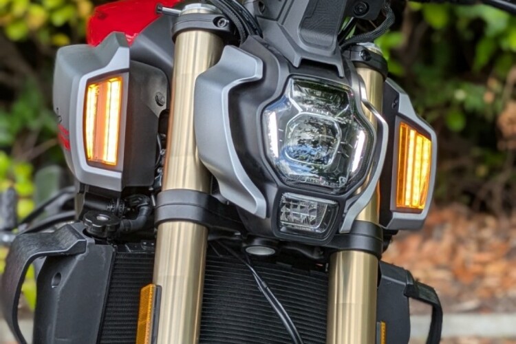 QJMOTOR SRK 900