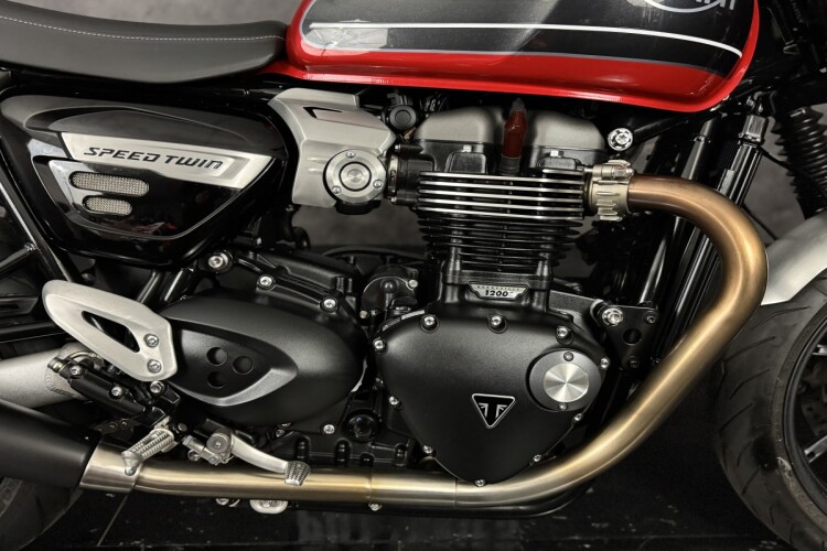 TRIUMPH SPEED TWIN 1200