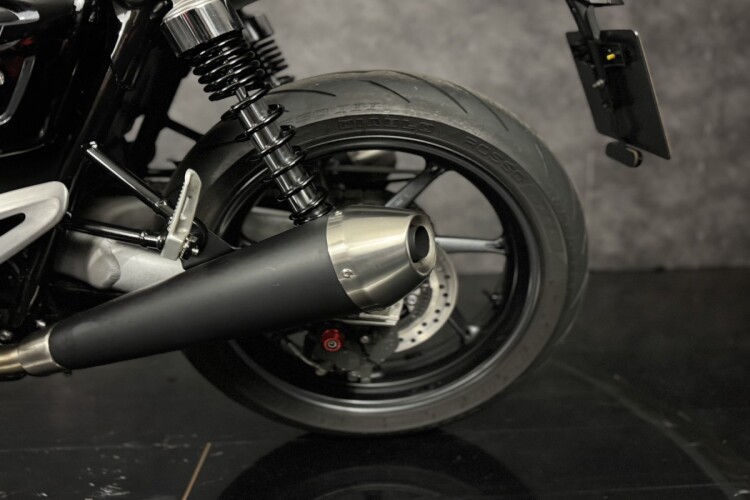 TRIUMPH SPEED TWIN 1200