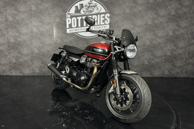 TRIUMPH SPEED TWIN 1200