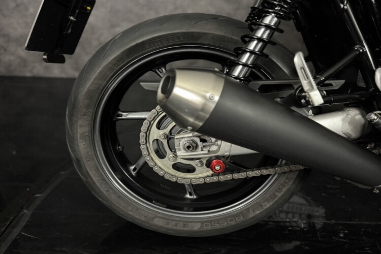 TRIUMPH SPEED TWIN 1200