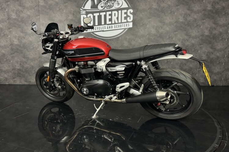 TRIUMPH SPEED TWIN 1200