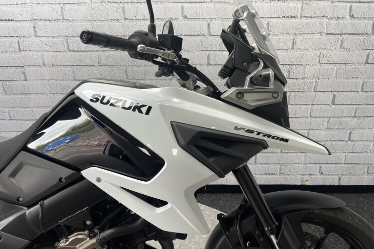 SUZUKI V-STROM 1050