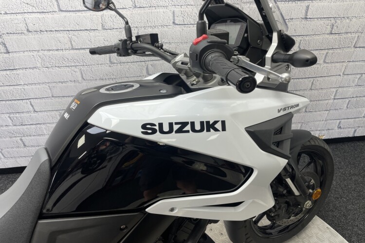 SUZUKI V-STROM 1050