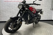 YAMAHA XSR900