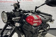 YAMAHA XSR900