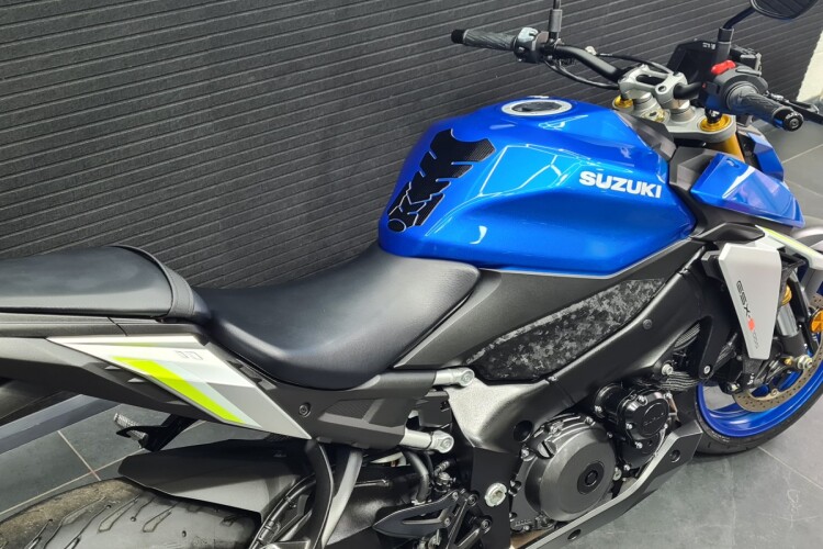 SUZUKI GSX-S1000