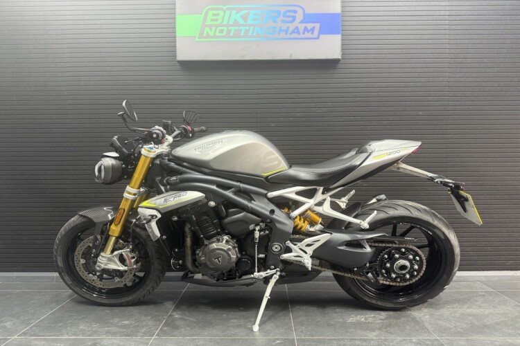 TRIUMPH SPEED TRIPLE 1200