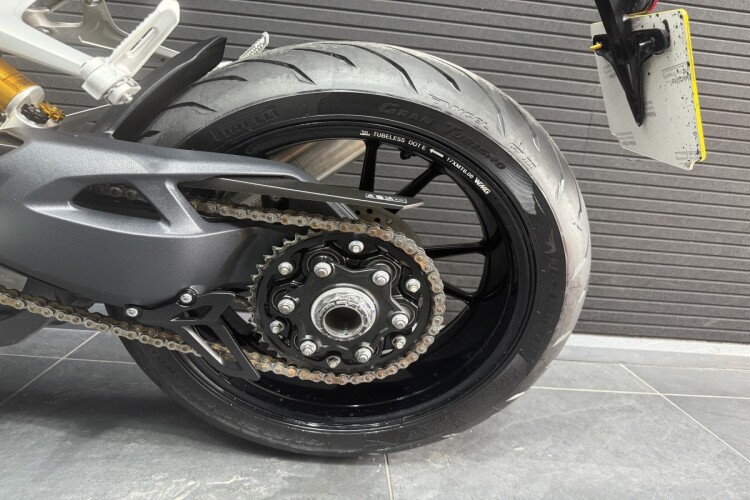 TRIUMPH SPEED TRIPLE 1200