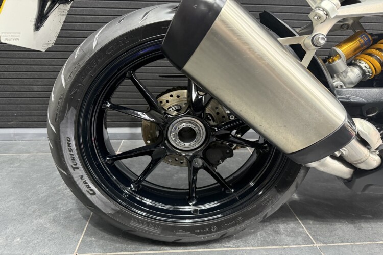 TRIUMPH SPEED TRIPLE 1200