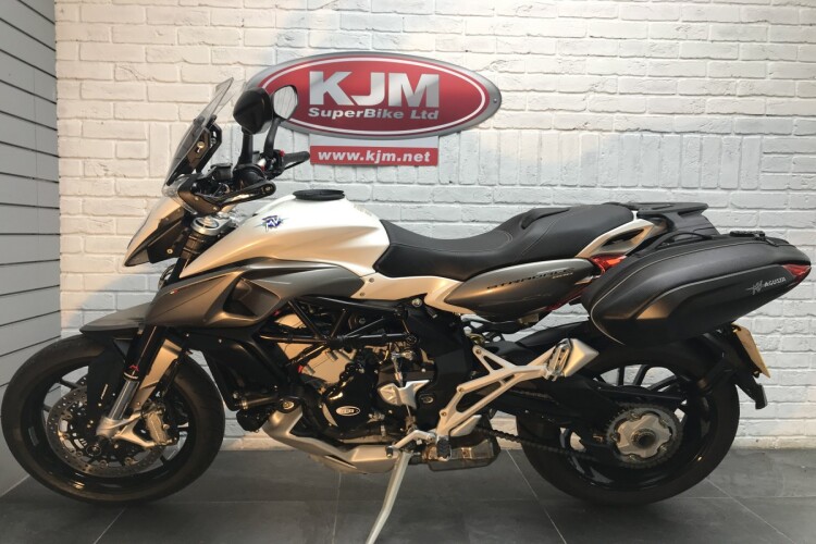 MV AGUSTA STRADALE 800