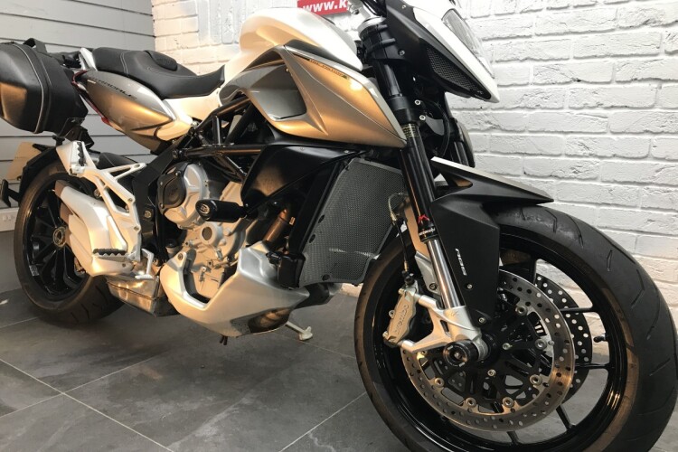 MV AGUSTA STRADALE 800