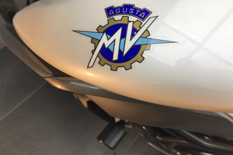 MV AGUSTA STRADALE 800