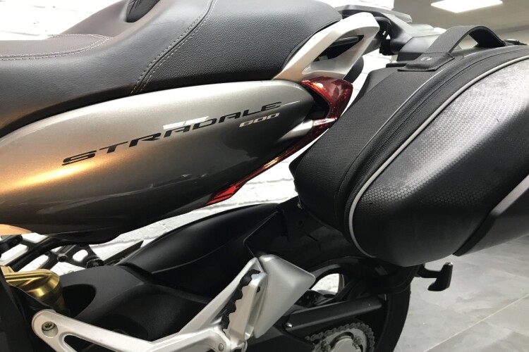 MV AGUSTA STRADALE 800