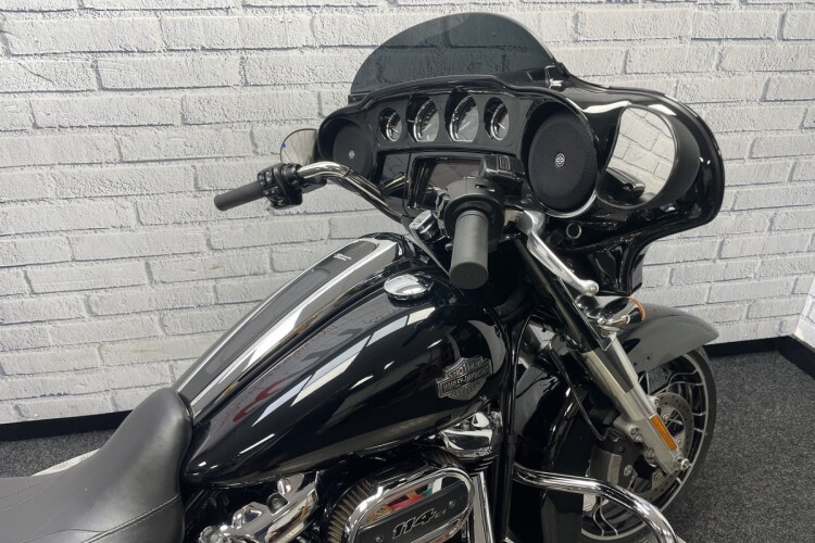 HARLEY-DAVIDSON STREET GLIDE