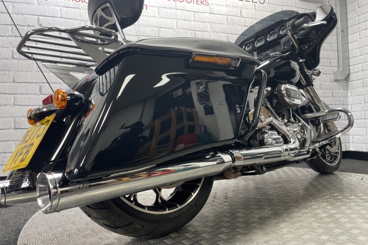HARLEY-DAVIDSON STREET GLIDE