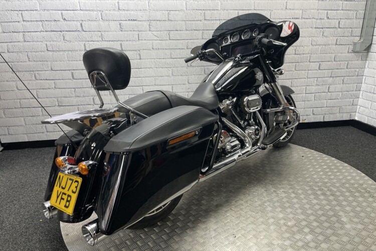 HARLEY-DAVIDSON STREET GLIDE